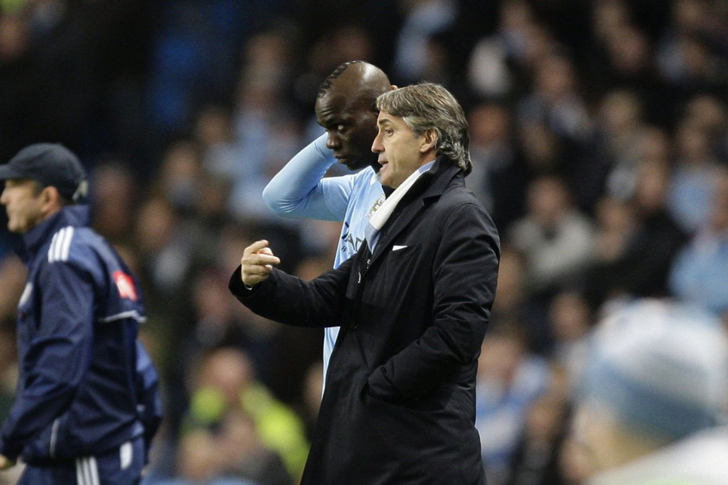 Treneris R.Mancini (dešinėje) įkrėstų į kailį po 2 pakelius per savaitę sutraukiančiam M.Balotelli.