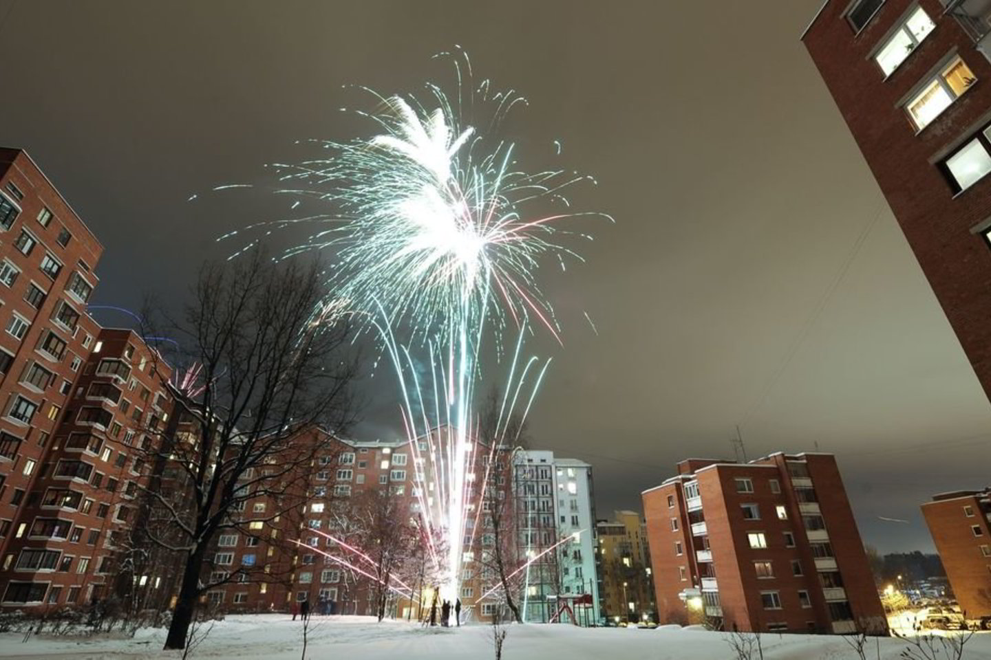 Ugniagesiai įspėja, kad gyventojų susibūrimo vietose naudojamų fejerverkų negalima nukreipti į žmones.
