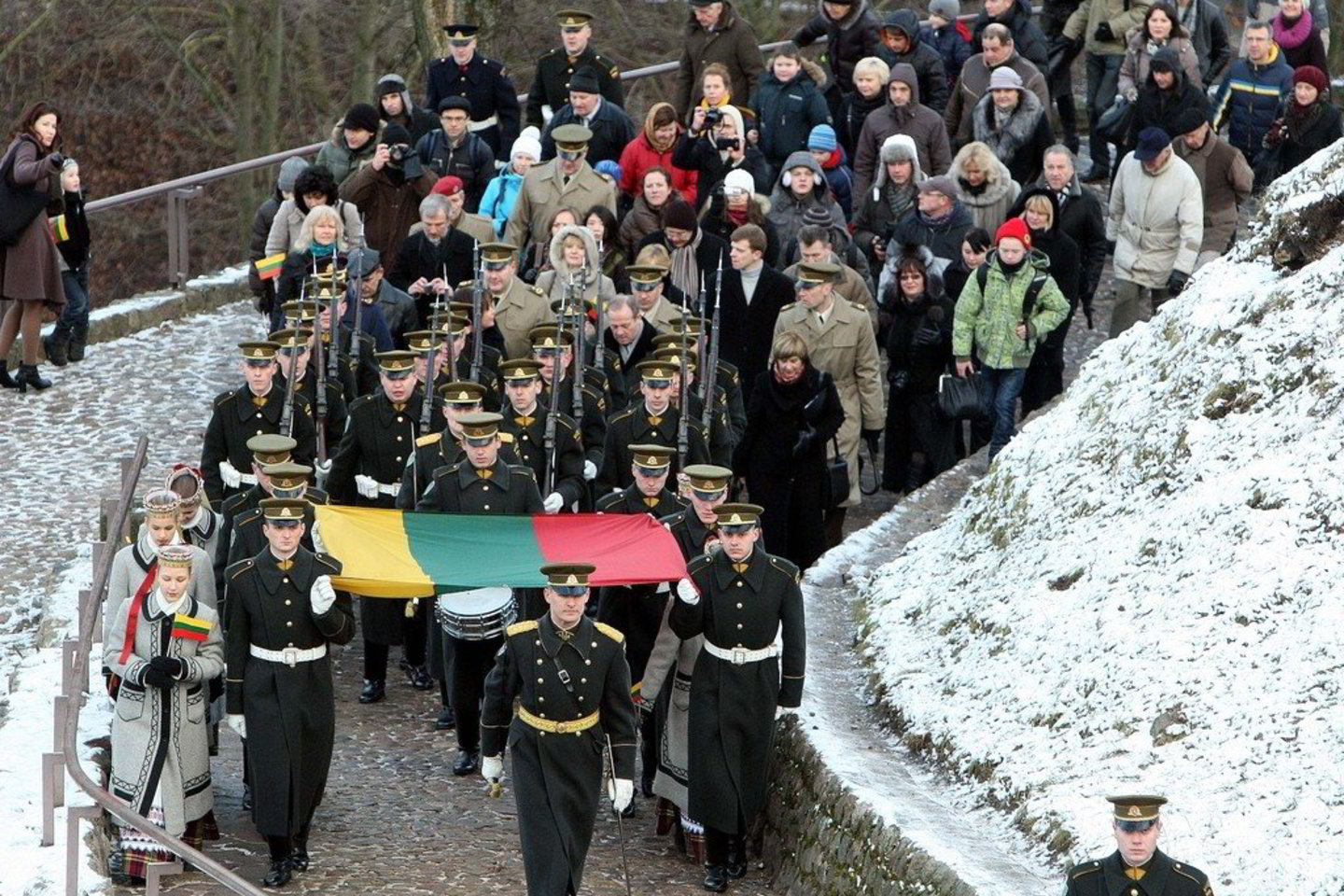 Sausio 1-ąją, minint Lietuvos vėliavos dieną, Gedimino pilies bokšte kariai iškels Lietuvos vėliavą,