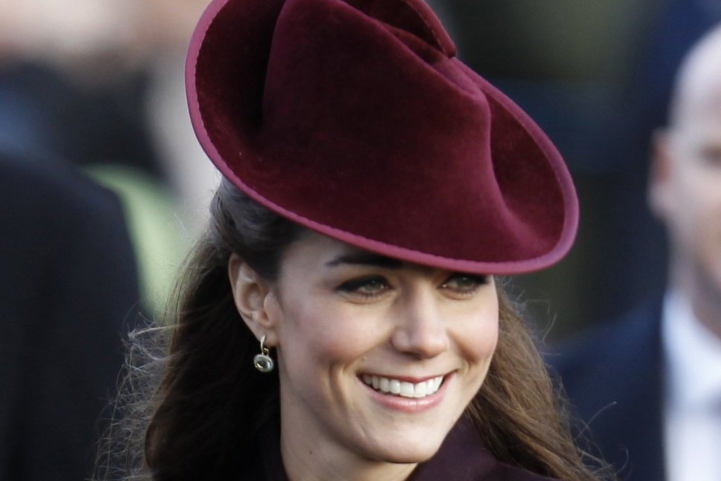 Kembridžo kunigaikštienei Catherine savo patarimais pasišovė padėti Kornvalio kunigaikštienė Camilla Parker-Bowles, apie kurią atsiliepiama kaip apie neturinčią skonio.