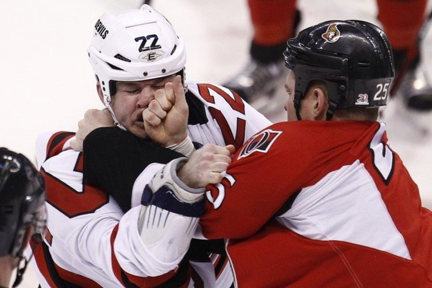 „Devils“ - „Senators“ ledo ritulininkai negailėjo vienas kito.
