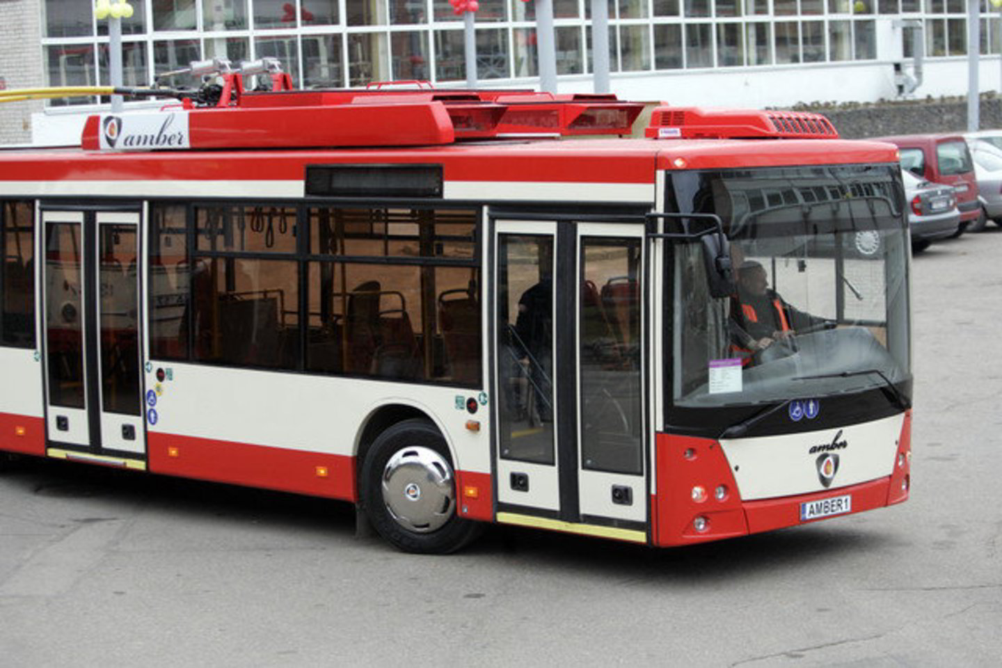 Du žemagrindžius troleibusus, pavadintus „Amber Vilnis 12 AC“, vilniečiai galės išbandyti jau nuo kitos savaitės pradžios.