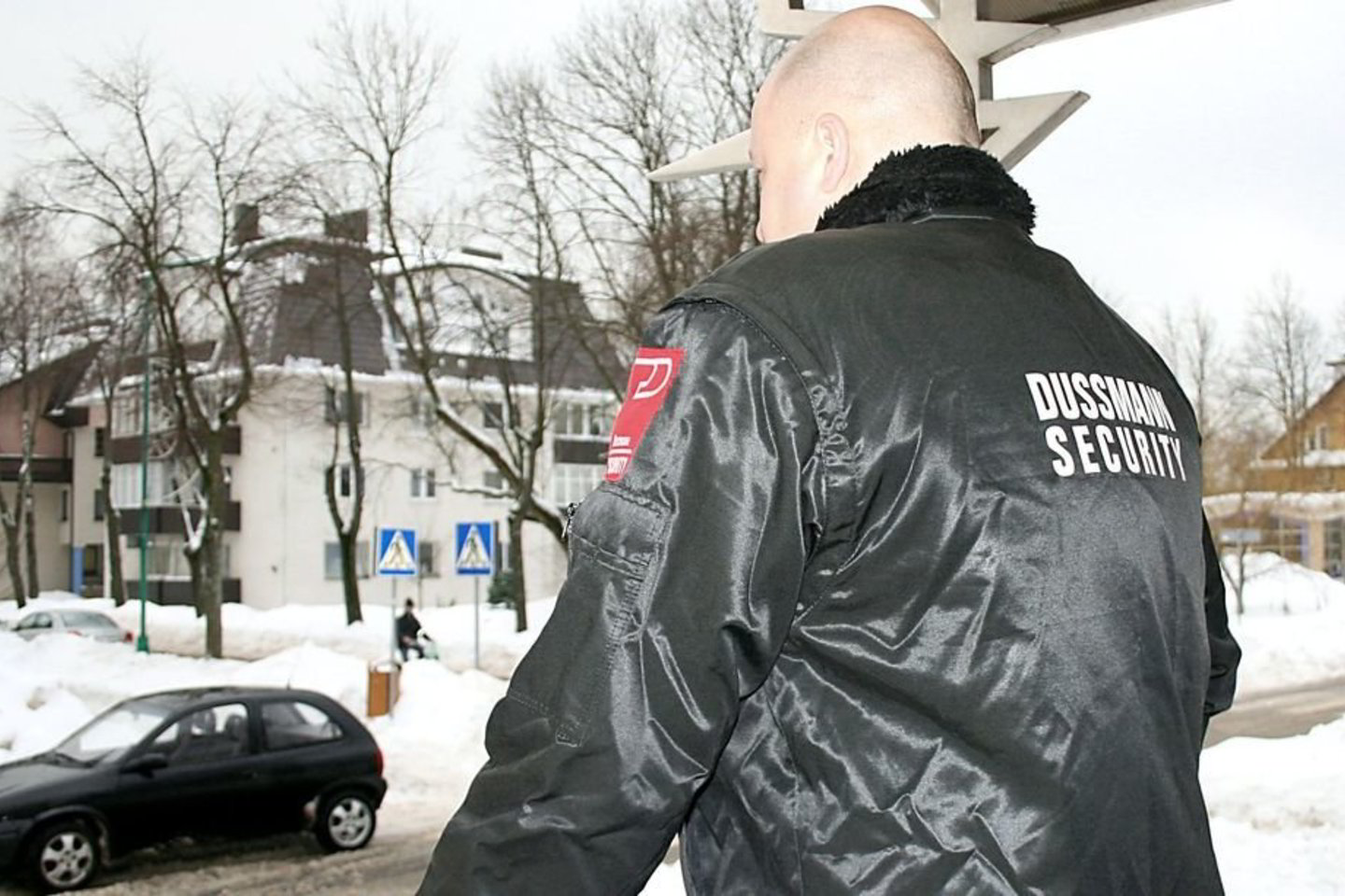 Su „Dussmann Service“ išsiskyrusiems vyrams atminimui liko striukės.
