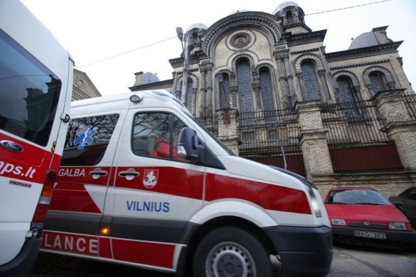 Lukiškių tardymo izoliatoriaus-kalėjimo administracija nukentėjusiųjų gaisro metu artimiesiems individualiai teikia visapusišką informaciją apie jų sveikatos būklę ir buvimo vietą.
