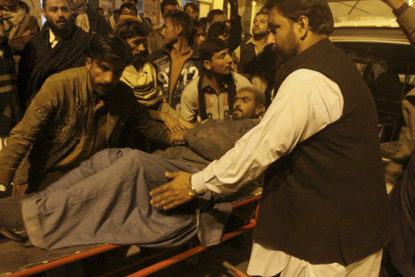 Ketvirtadienį Pakistano Talibanas prisiėmė atsakomybę už 15 pakistaniečių karių nužudymą.