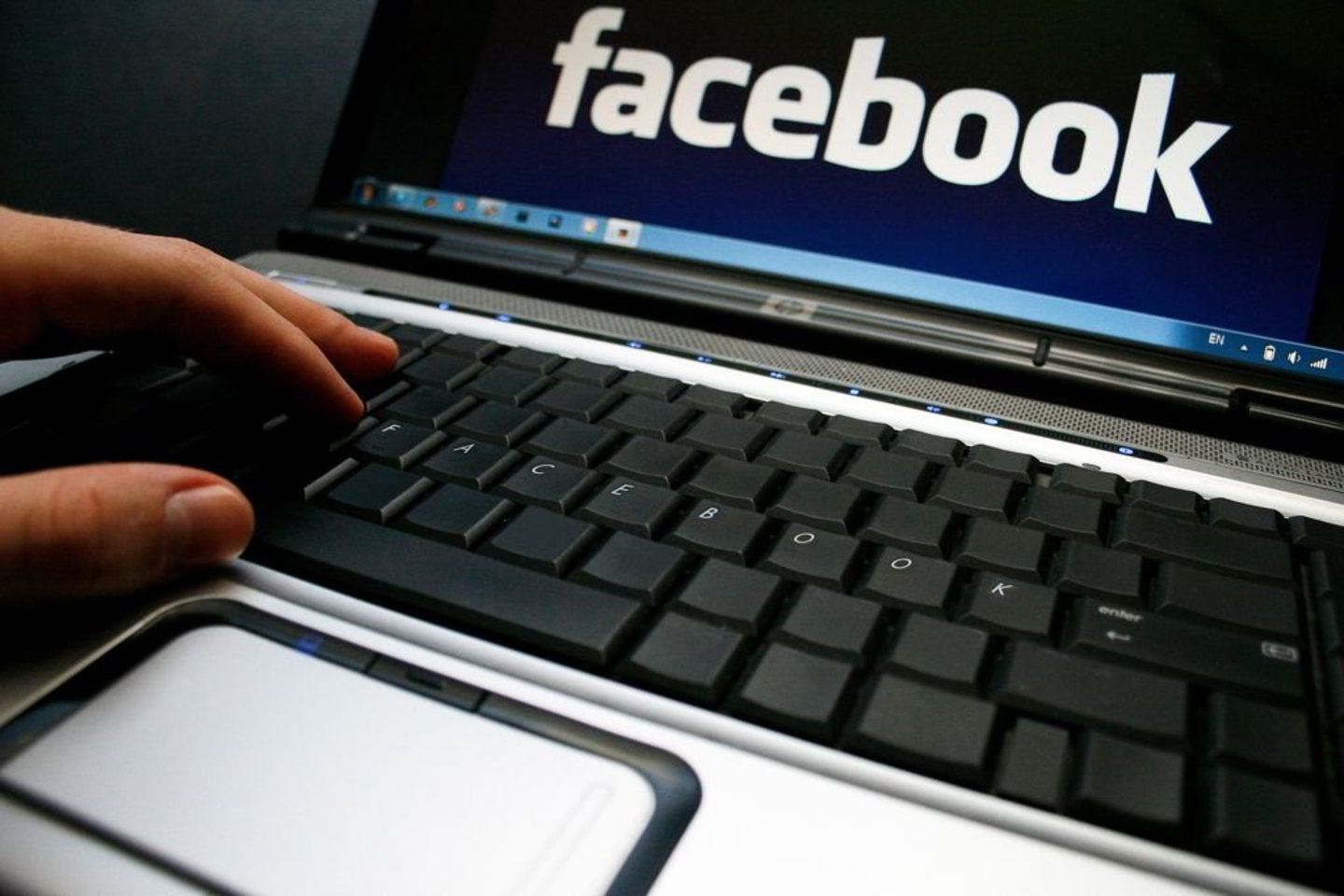 Politinius balsavimus lrytas.lt vykdo socialiniame tinkle „Facebook“ - čia tam sukurta speciali apklausų programėlė.