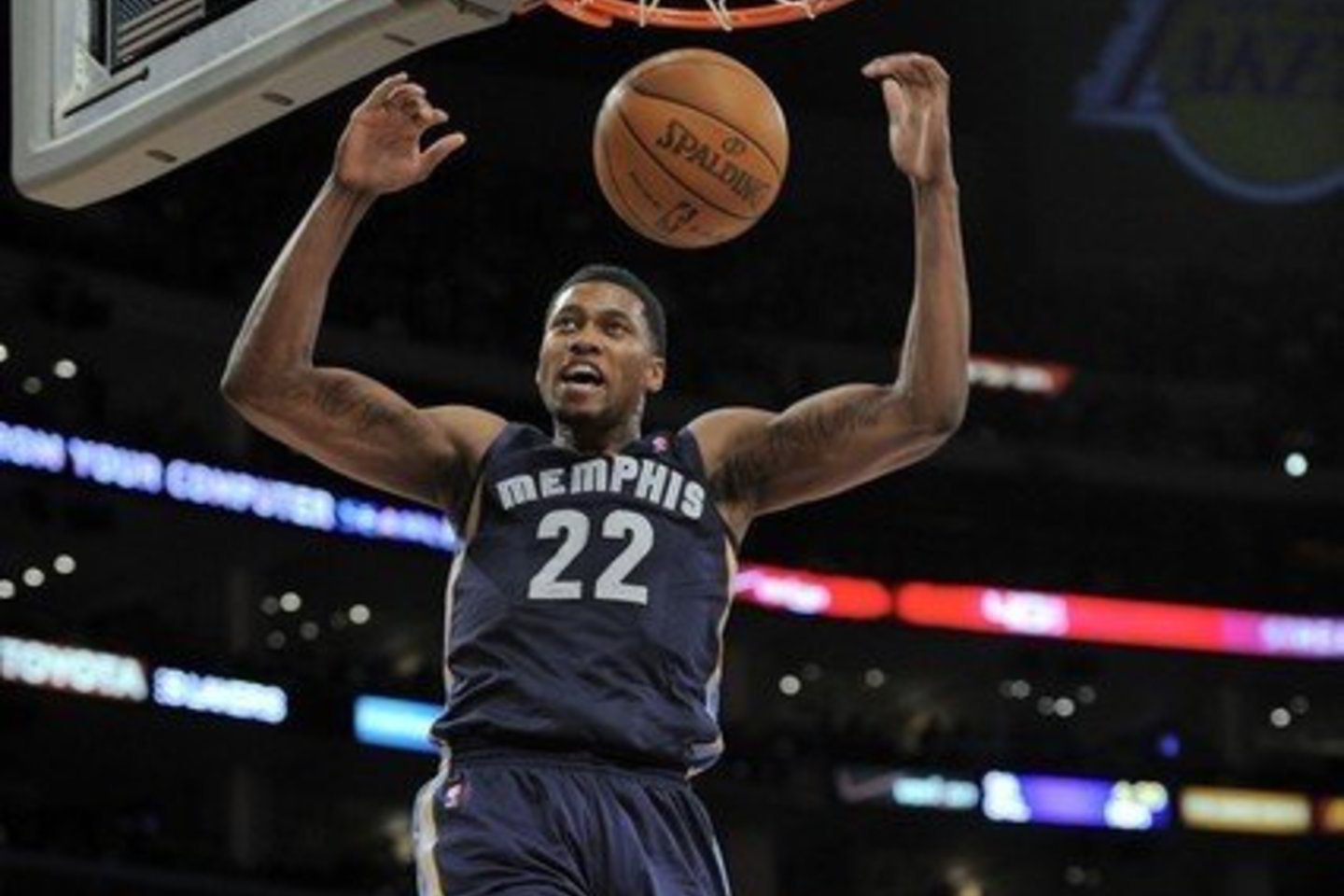 Pirmoje vietoje atsidūrė „Memphis Grizzlies“ atstovaujantis Rudy Gay'us, kuris komandos draugo Tony Alleno pramestą metimą pataisė priversdamas nuo kėdžių pakilti žiūrovus.