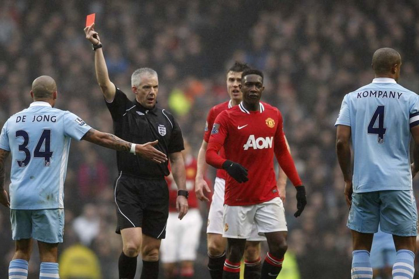 Raudona kortelė "Manchester City" kapitonui V.Kompany buvo parodyta 12-ą rungtynių minutę.
