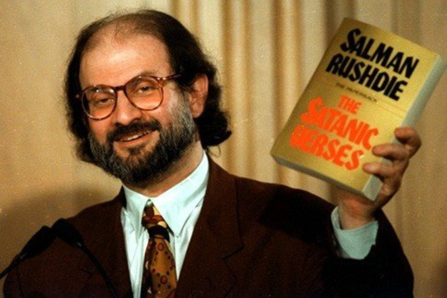 S.Rushdie musulmonus papiktino knyga „Šėtoniškos eilės“