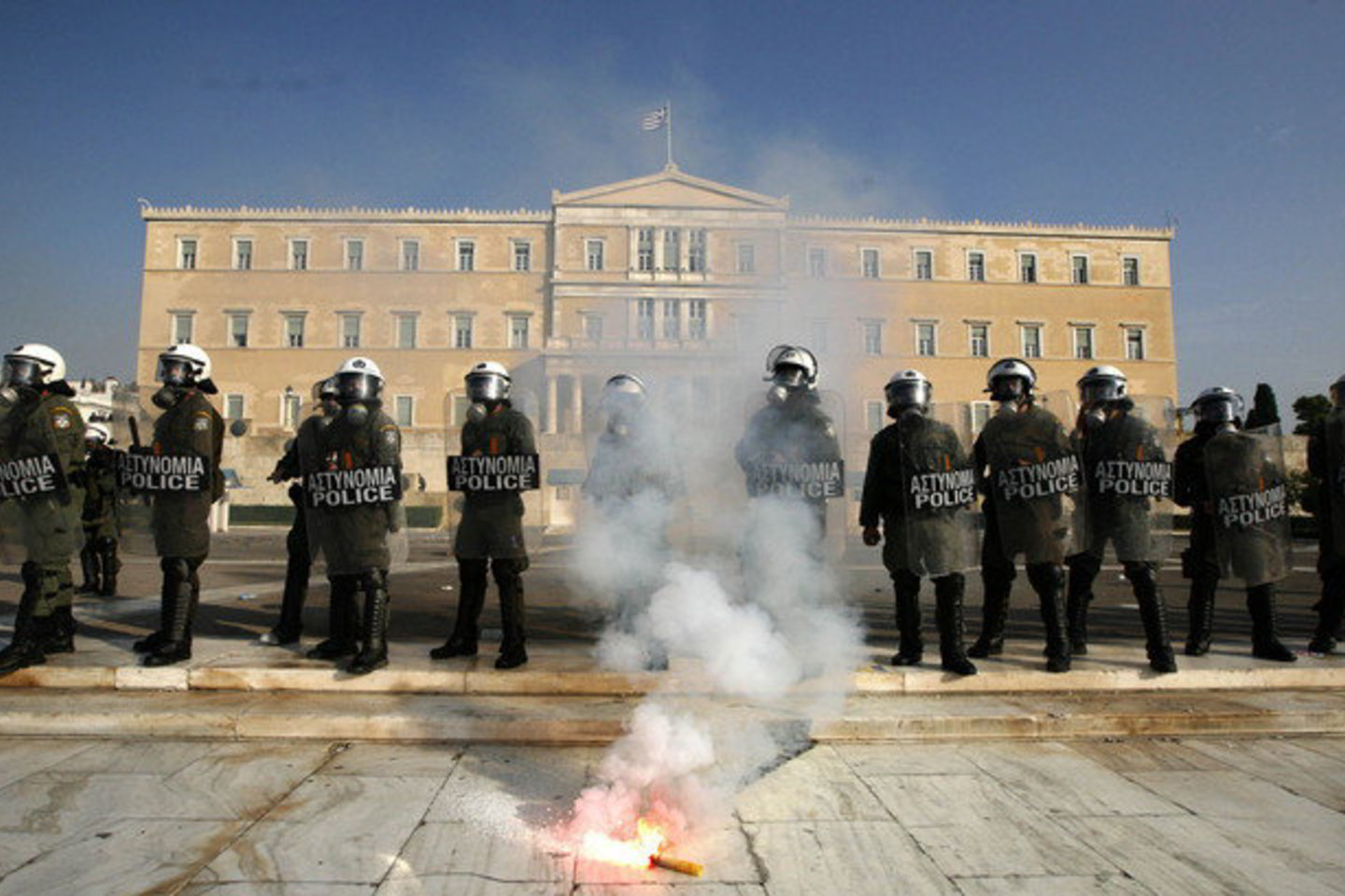 Policija pranešė suėmusi 20 asmenų, kurie dalyvavo radijo studijos užėmime.
