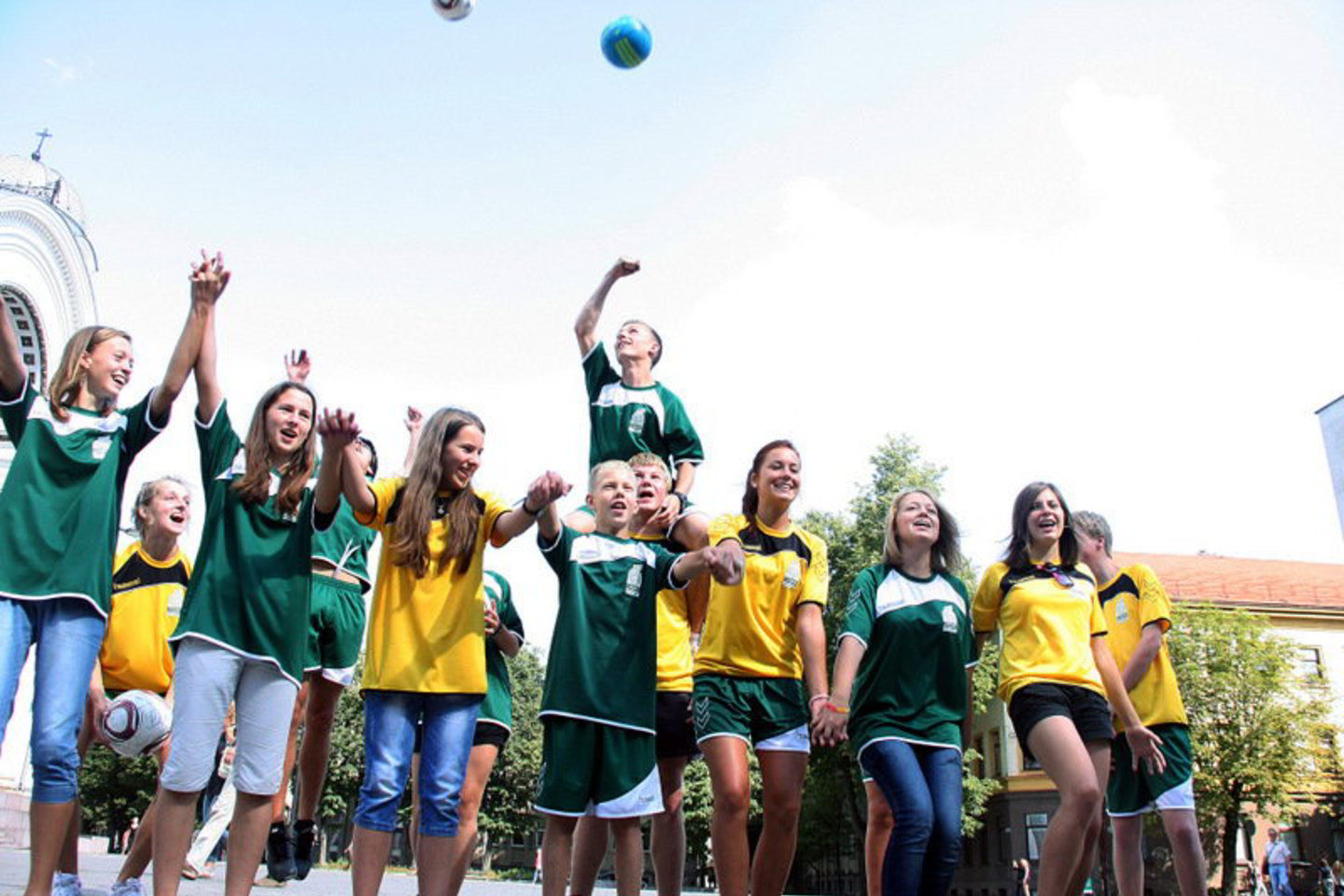 Akimirkos iš įvairių masinio futbolo renginių 2011 metais