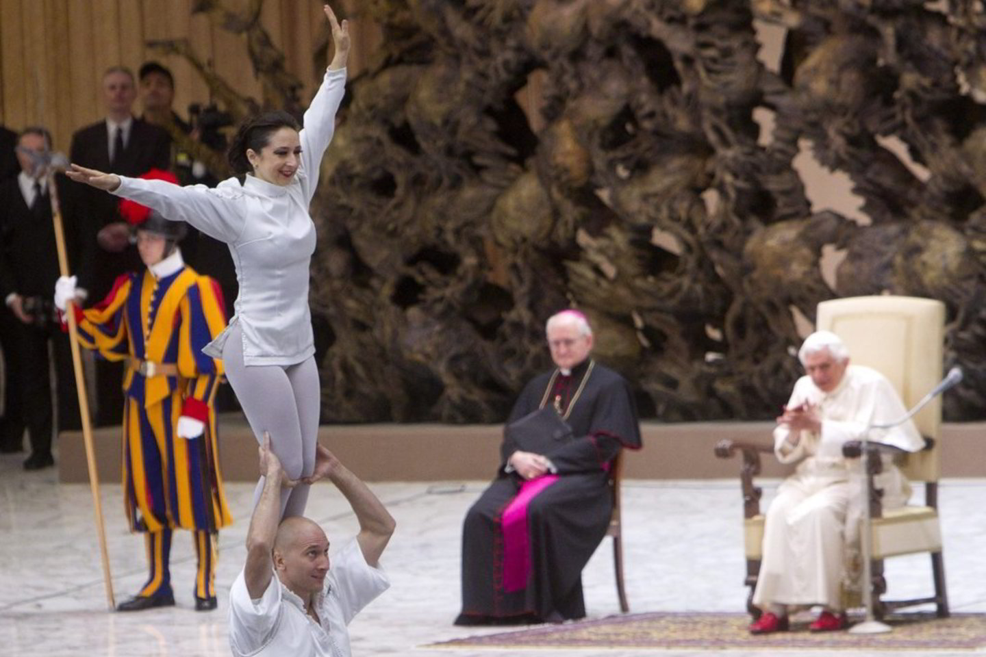 Per audienciją Vatikano Pauliaus VI auloje popiežiui savo meistriškumą demonstravo keturių Italijos cirkų artistai.