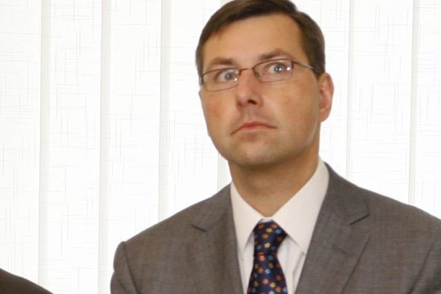 Švietimo ir mokslo ministras Gintaras Steponavičius posėdyje sakė, kad pakeitimai padės išspręsti vasarą paaiškėjusią problemą, kad trūksta lėšų rezidentų studijoms.