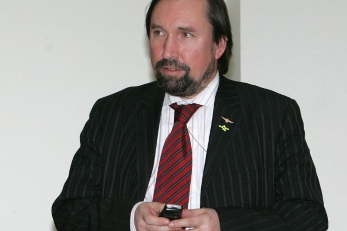 VTEK teigimu, V.Karčiauskas pažeidė tarnybinę etiką.