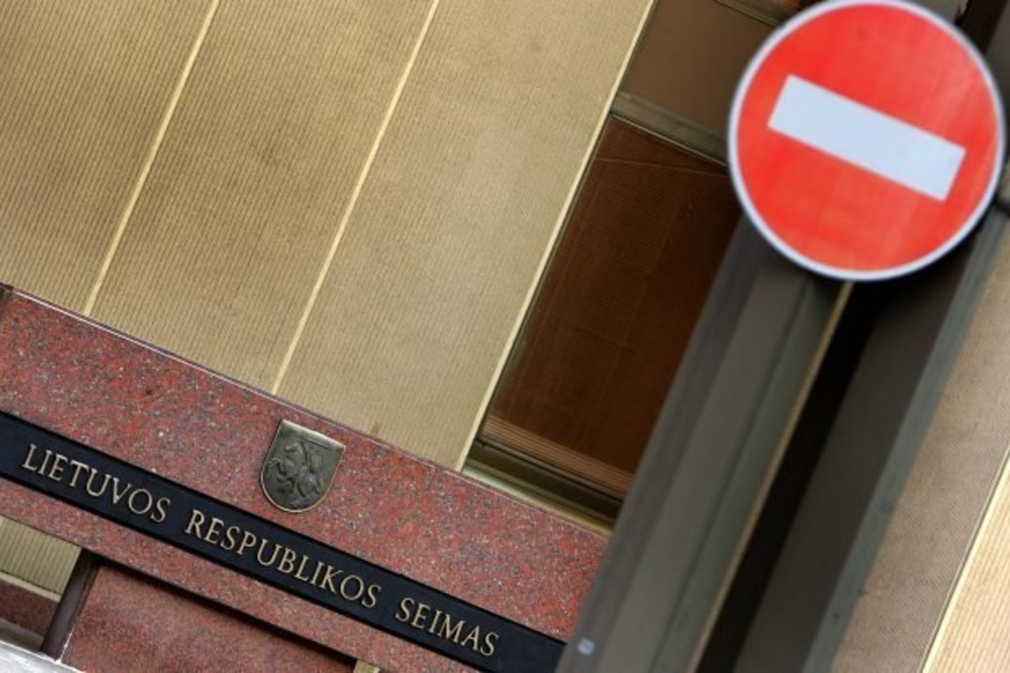 Trečiadienį Seimo pirmininkei I.Degutienei ir valdantieji, ir opozicija įteikė surinktus parlamentarų parašus, kad kitą savaitę būtų sušaukta neeilinė parlamento sesija.