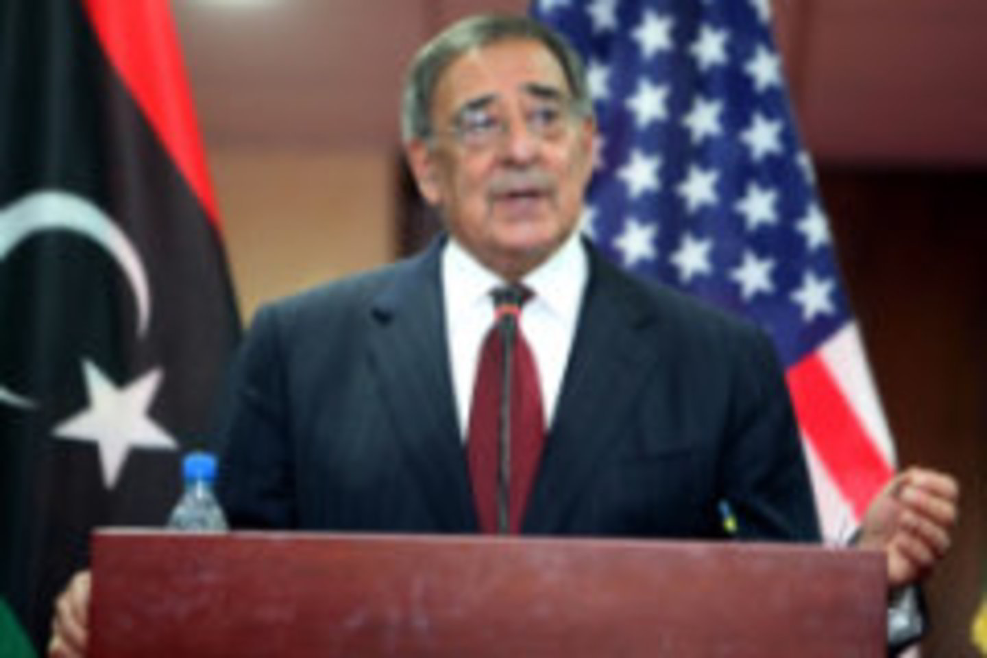 JAV gynybos sekretorius Leonas Panetta pažadėjo nubausti jūrų pėstininkus, kurie išniekino nukautus afganistaniečius.