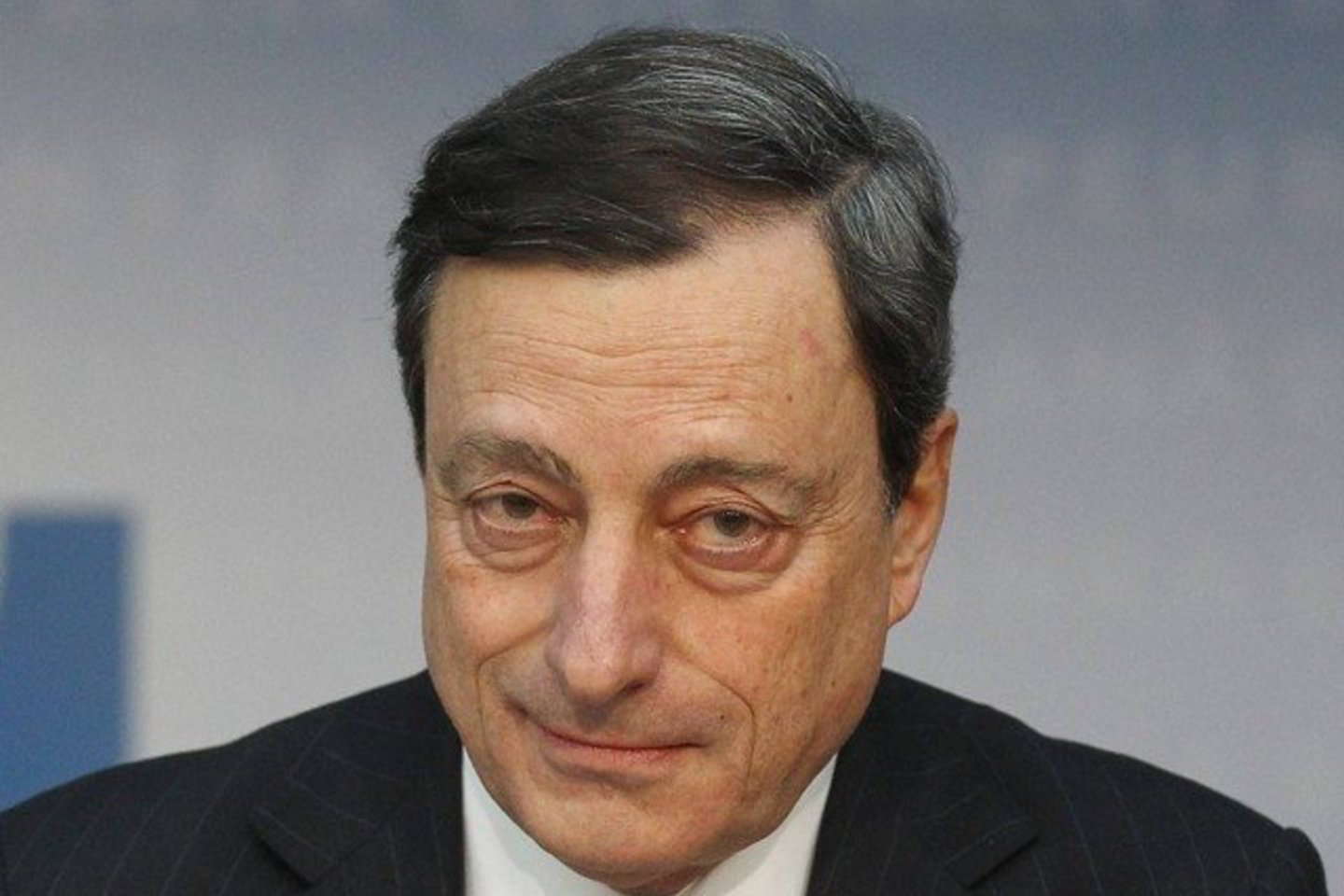 M.Draghi pridūrė, kad, nepaisant matomų stabilizacijos ženklų, ekonomikai grėsmę vis dar kelia „didelė nuosmukio rizika“.