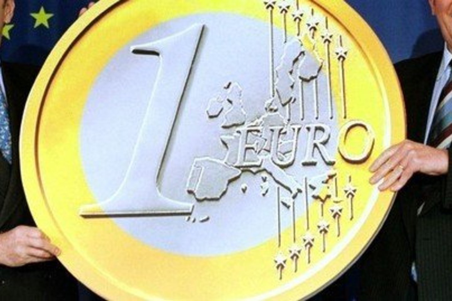 Europos Komisija paskelbė prognozę, pagal kurią euro zonos BVP 2012 metais išaugs 0,5 procento.