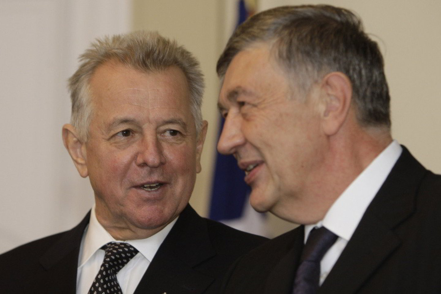 Vengrijos prezidentas P.Schmittas (kairėje) kaltinamas plagiatu.