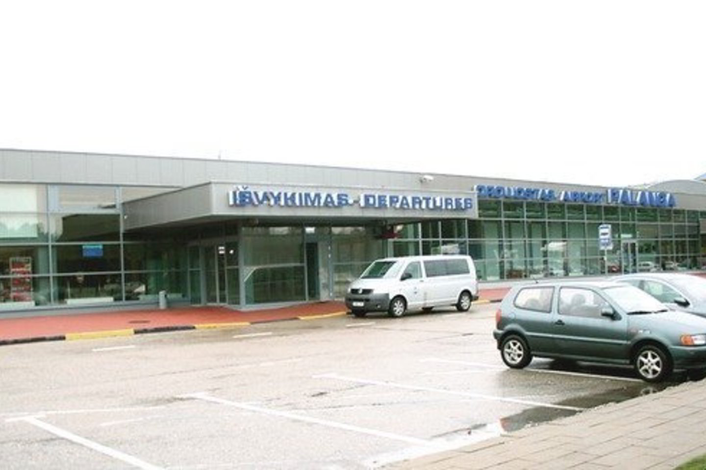 Per pastaruosius keletą metų į Palangos oro uostą investuota apie 100 mln. litų, bet iš čia orlaiviai kyla tik į Rygą, Kopenhagą ir Oslą.