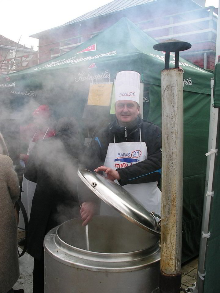 Vasario 18 d., kaip ir kasmet, populiariausioje Lietuvoje Palangos J.Basanavičiaus gatvėje pasklis stintų aromatas.
