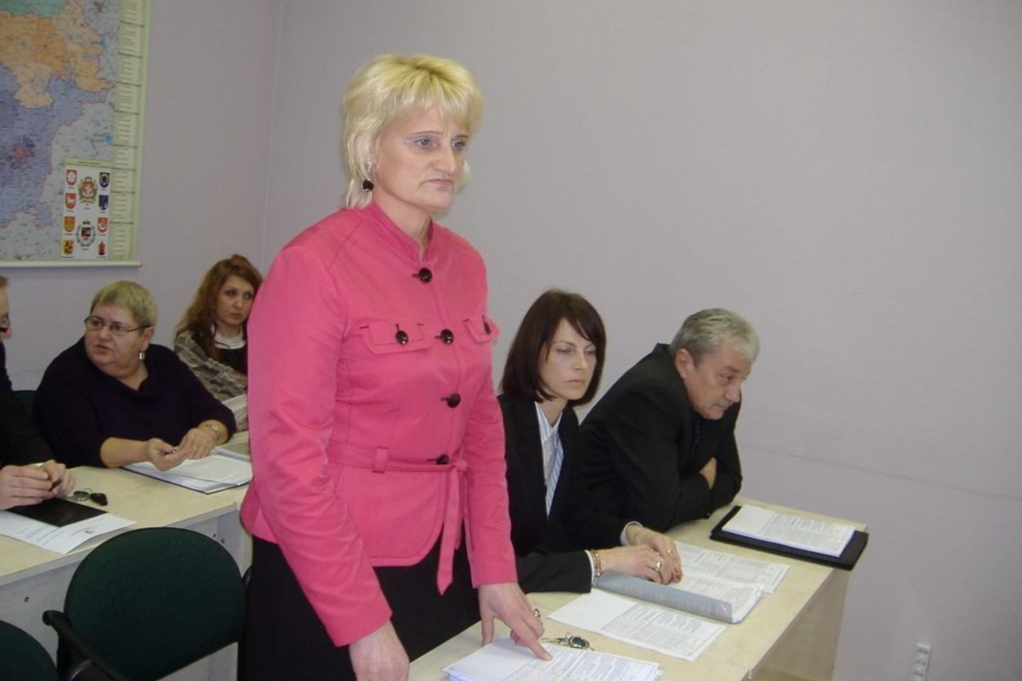 Iš dešinės – UAB „Šilutės vandenys“ direktorius A.Markvaldas, bendrovės vyr. ekonomistė I.Čižauskienė ir sprendimo projektą rengusi bei komitetų nariams pristatanti Savivaldybės Ūkio skyriaus Turto poskyrio vedėja Z.Tautvydienė.