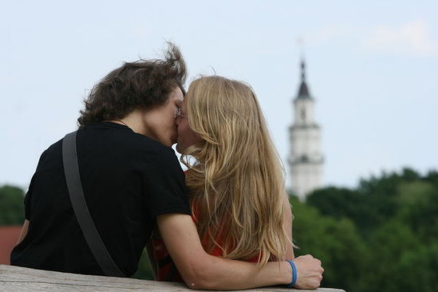 Nors iki Valentino dienos — dar mėnuo, laidų kūrėjai jau nutarė, kaip įdomiai paminėti šią pasaulinę įsimylėjėlių šventę. Televizija skelbia originaliausio bučinio konkursą.