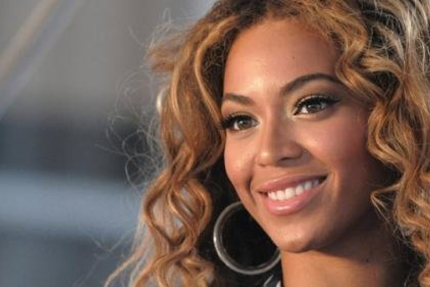 Entomologas nurodė norėjęs įamžinti šio vabzdžio grožį, todėl pavadino jį Scaptia beyonceae.