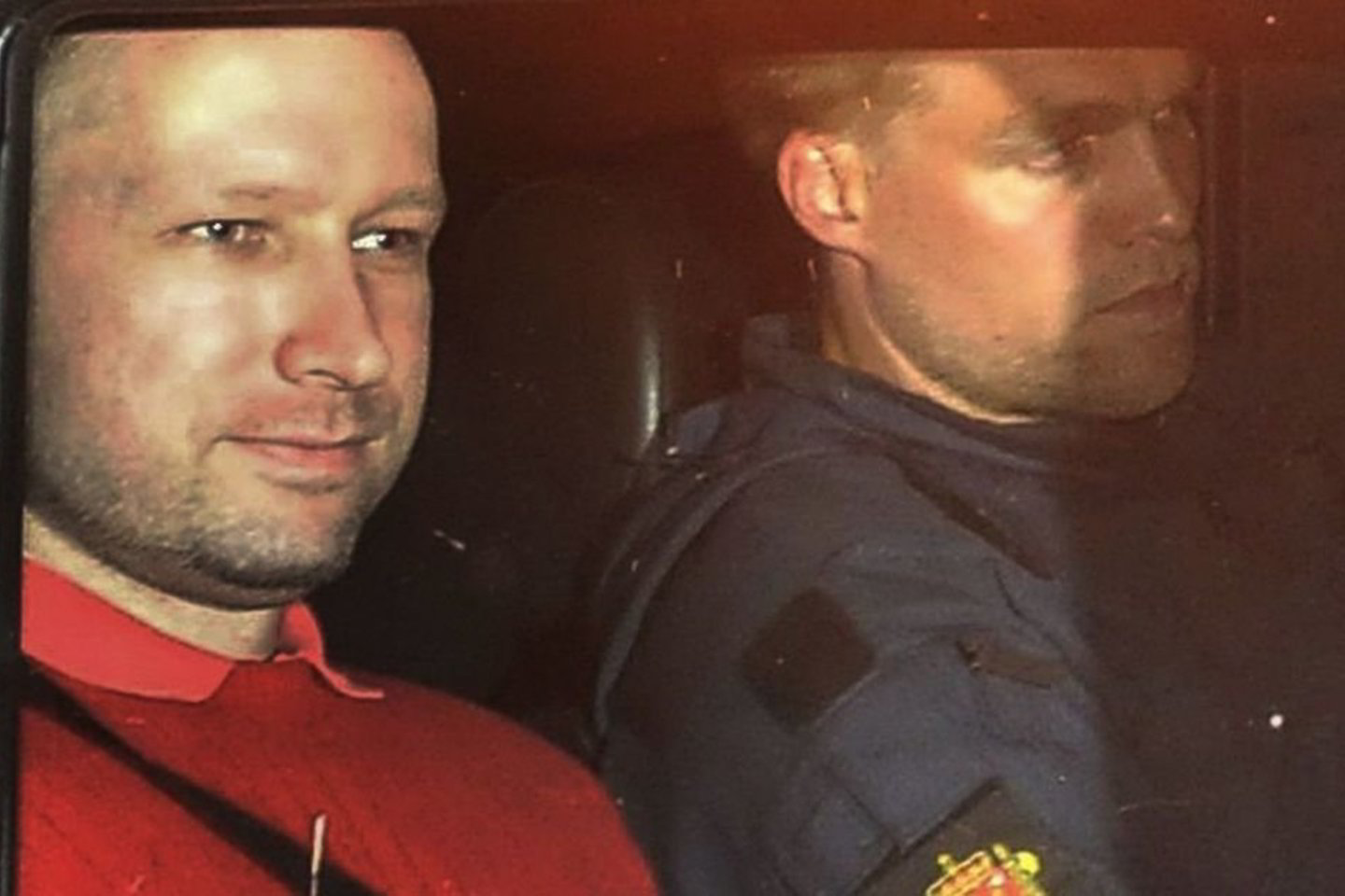 Pasak vienos psichiatrės, A.B.Breivikas savo gyvenimą kalėjime palygino su „vaikų darželiu“, kur „jis gali paskambinti varpeliu, norėdamas gauti bedūmio tabako ar cigarečių“.