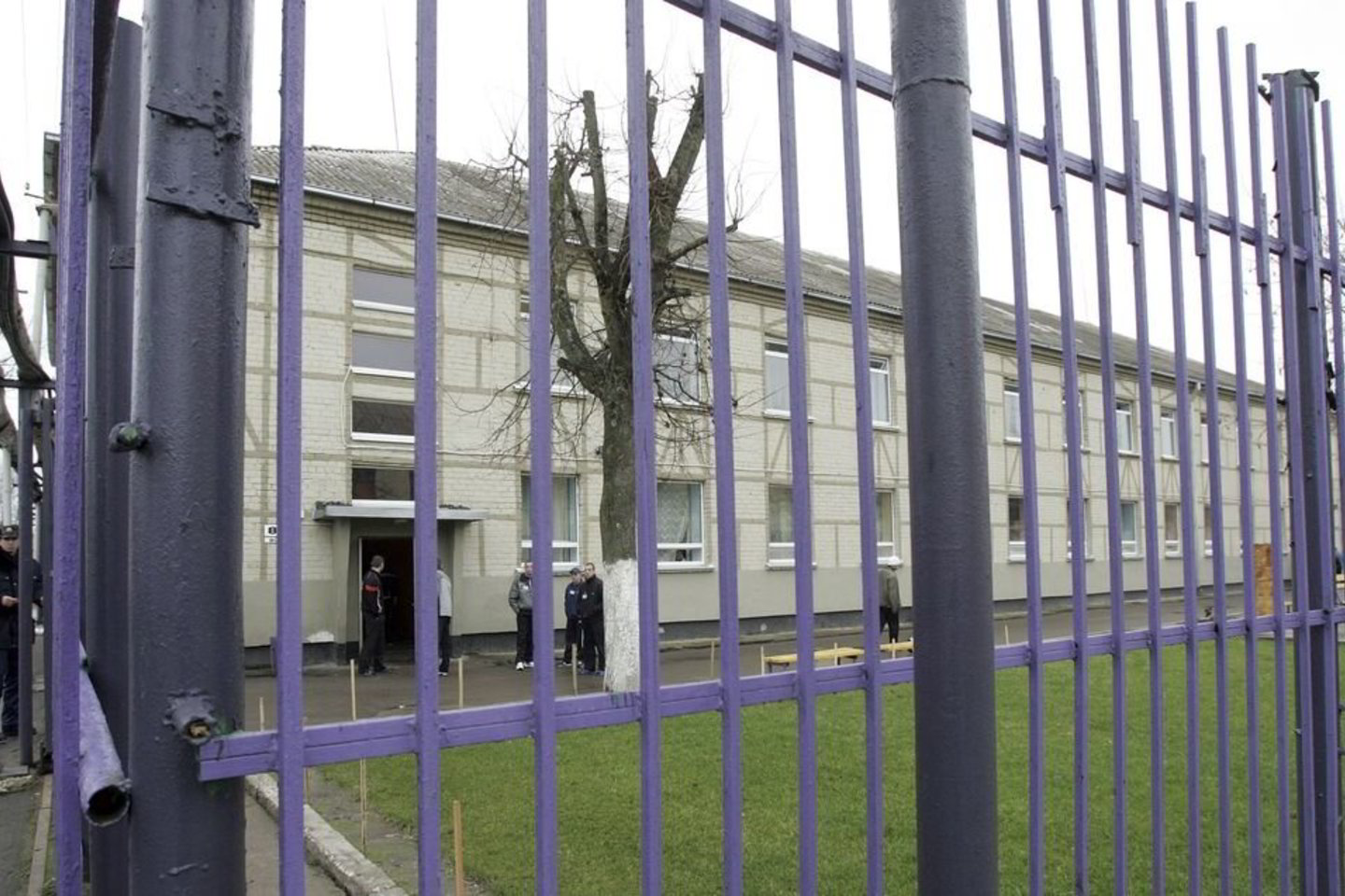 Pravieniškių pataisos namuose kalintas jaunuolis 2000 metų rugpjūtį buvo keliskart sumuštas nenustatytų asmenų ir mirė nuo sužeidimų.