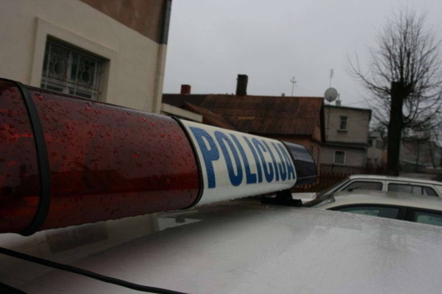 Policijos automobilį taranavo visiškai girtas vairuotojas.