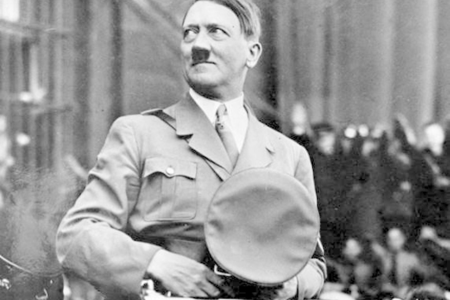 A.Hitlerio knygą "Mein Kampf" leidėjas apibūdino kaip paliegusio proto kūrinį.