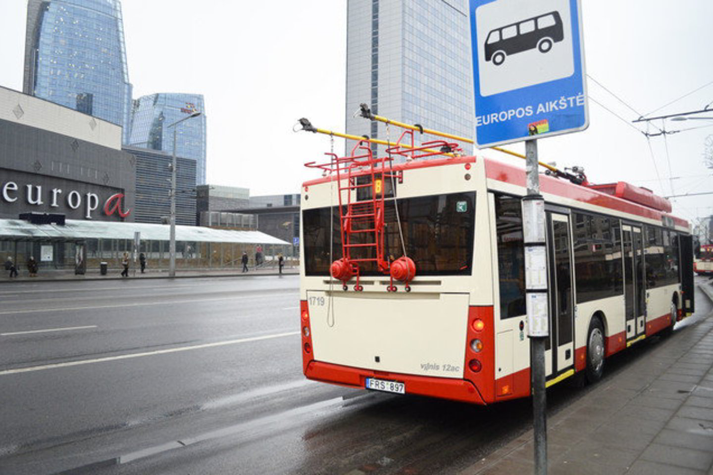 Ypatingą dėmesį pareigūnai skirs viešuoju transportu važiuojančio jaunimo elgesiui, tikrins įtartinus, visuomeninį transportą ir stoteles niokoti ar narkotines medžiagas galinčius platinti asmenis.