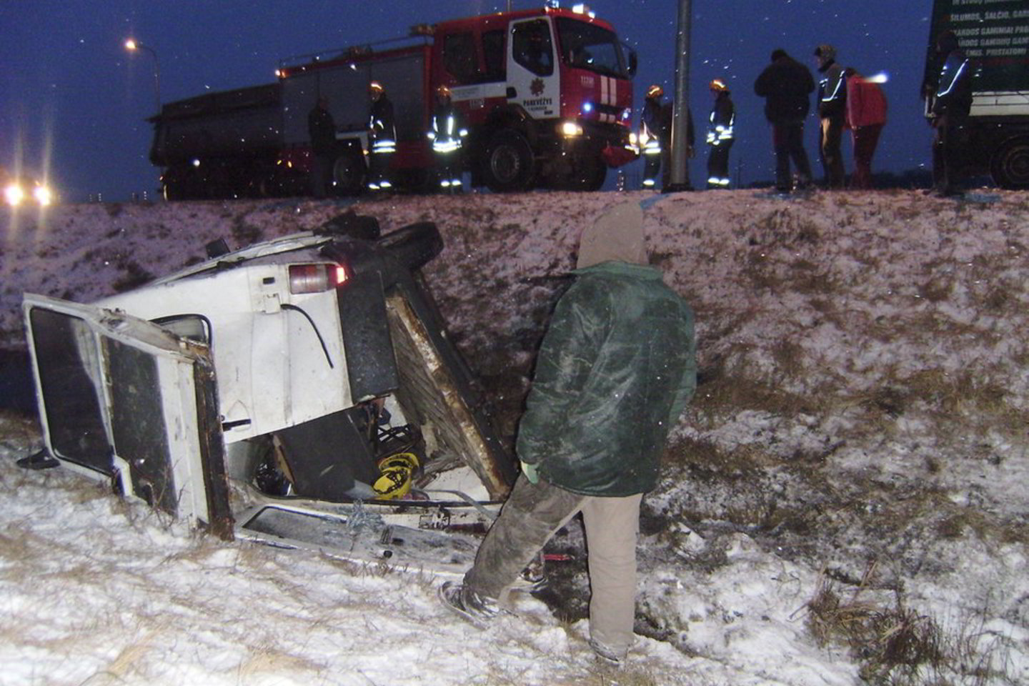Mikroautobusas "Renault Trafic", kuriuo važiavo šeši žmonės, virto metalo krūva.