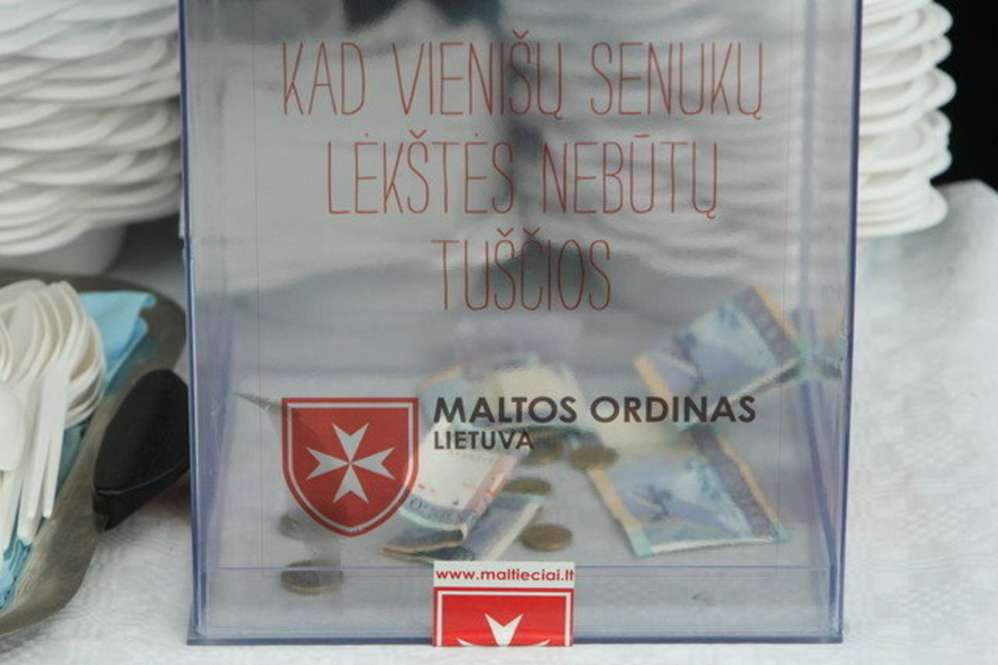 Buvo skelbiama, kad Lietuvos žmonės paaukojo per 211 tūkstančių litų.