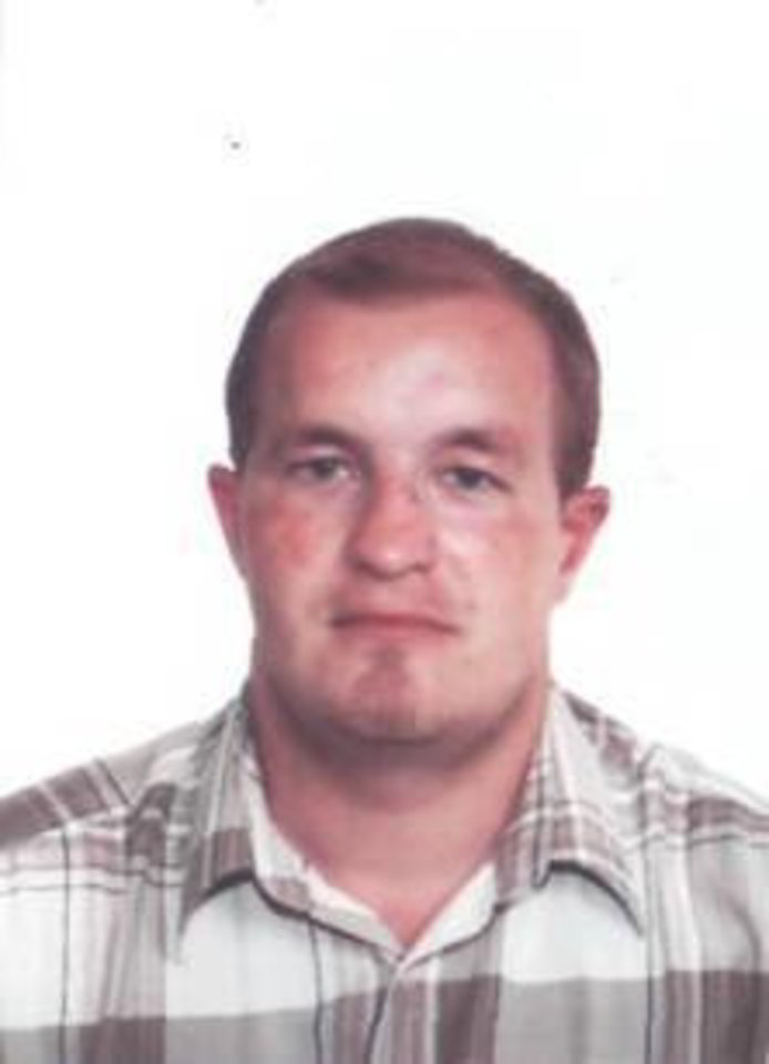 Vyriškio požymiai: apie 170 cm ūgio, stambaus kūno sudėjimo, trumpų šviesiai rusvų plaukų, apvalaus veido, nešioja akinius.