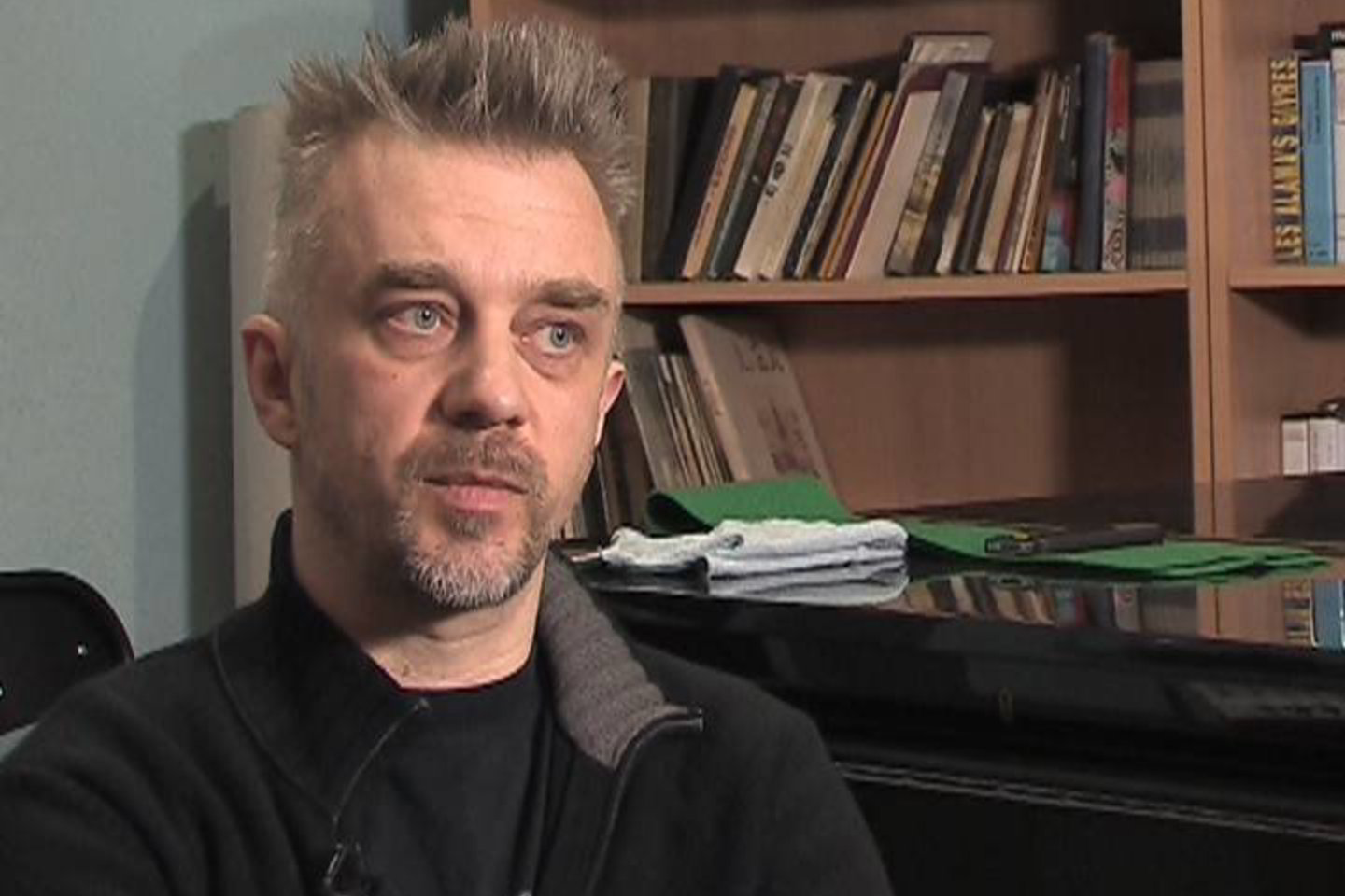 Didžiausia problema Lietuvoje, pasak dainininko, yra tai, kad „politikai labiausiai rūpinasi tomis rinkiminėmis temomis, tos kurios jiems „surenka taškus”.