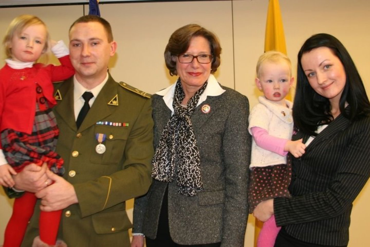 JAV ambasadorė A.Derse apdovanojo 15 Afganistane tarnavusių Lietuvos karių.