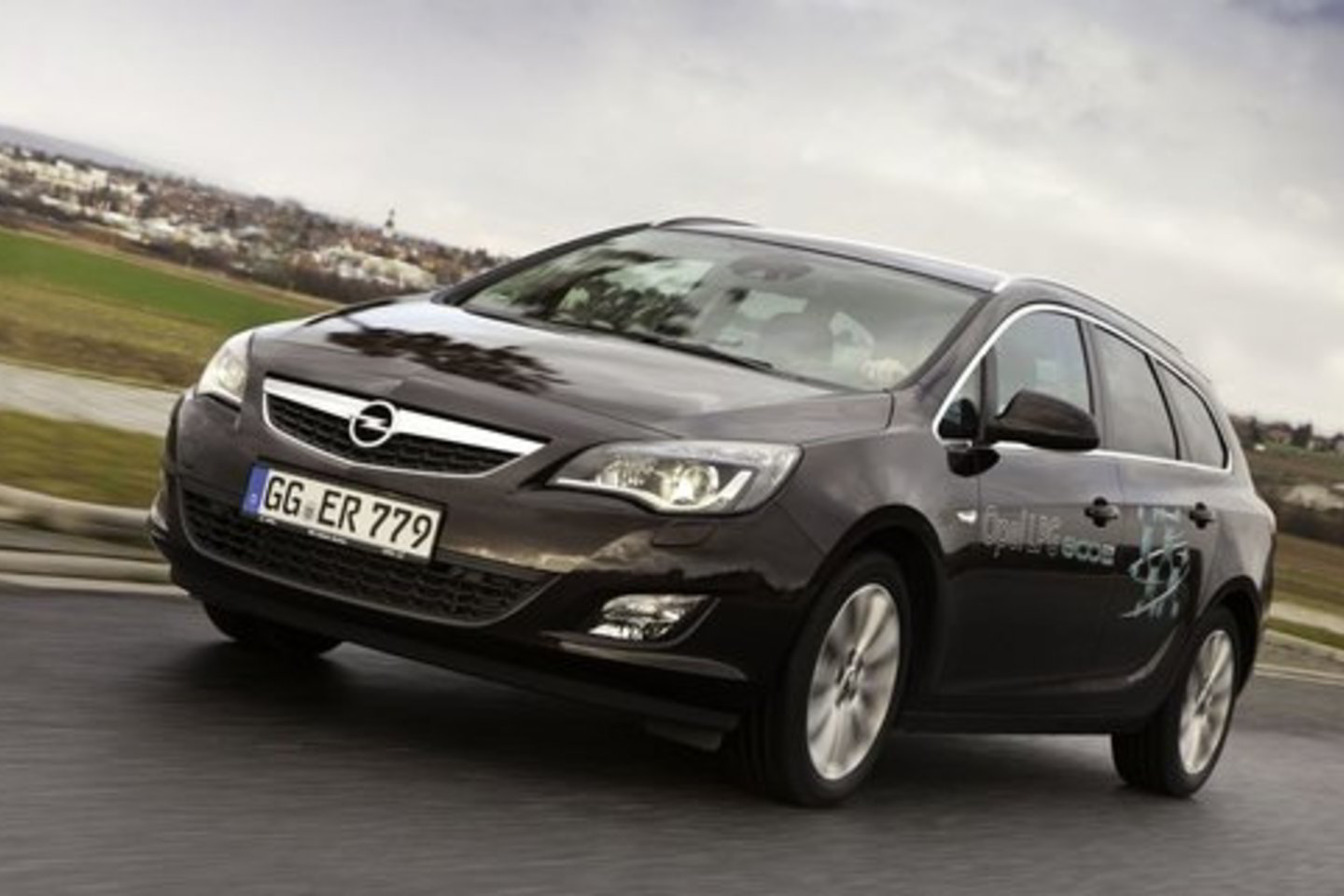 "Opel LPG" automobiliai gali būti varomi tiek dujomis, tiek benzinu.