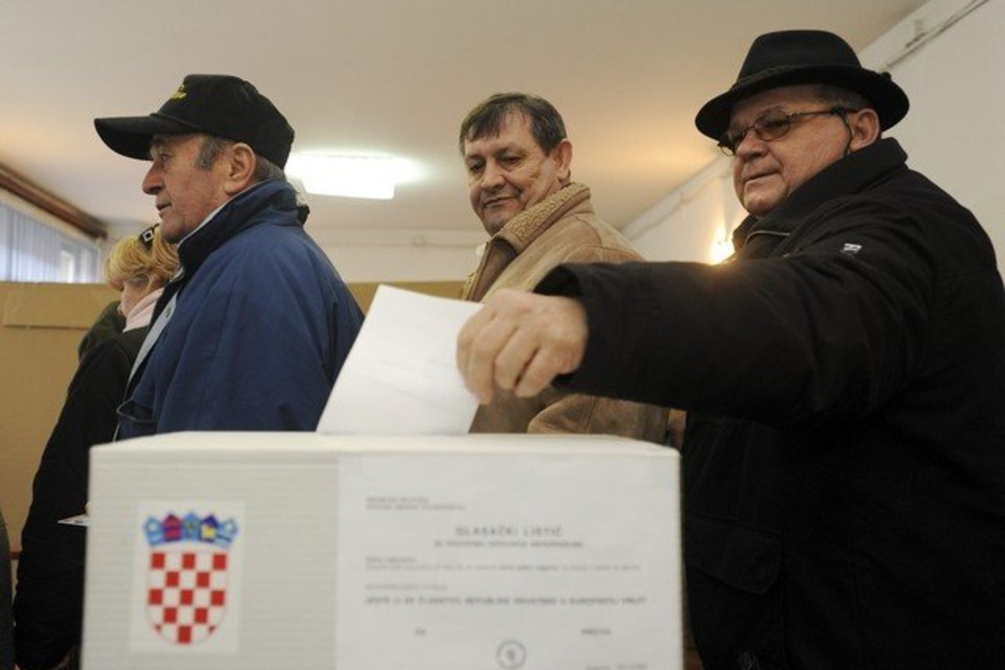 Kroatai sekmadienį balsuoja referendume dėl narystės Europos Sąjungoje.