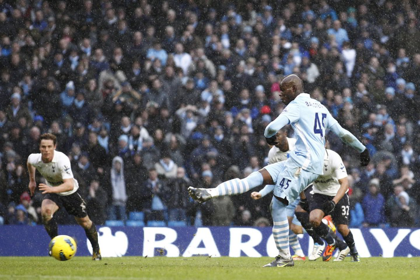 M.Balotelli realizuotas 11 m baudinys 90 5 min. atnešė "Manchester City" ekipai dramatišką pergalę.
