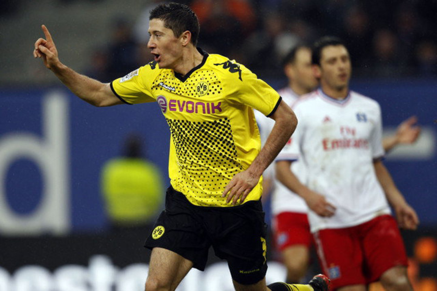 „Borussia“ futbolininkai (geltoni marškinėliai) varžovus sutriuškino.