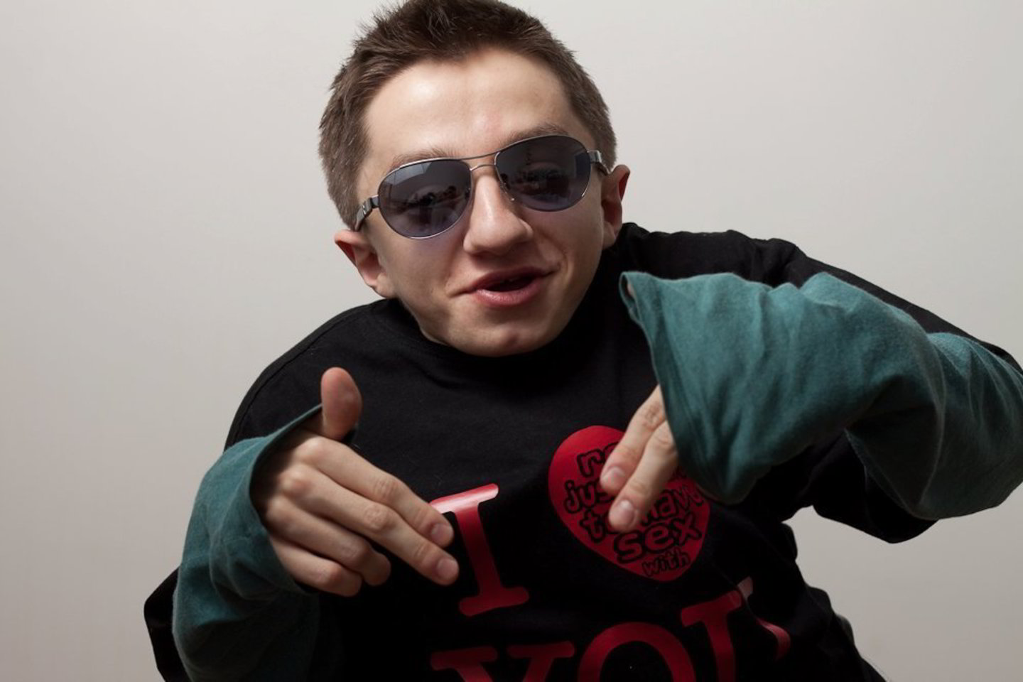 V.Matuzui prieš kovą "Eurovizijos" atrankoje teko skubiai ieškoti naujos pritariančios vokalistės.
