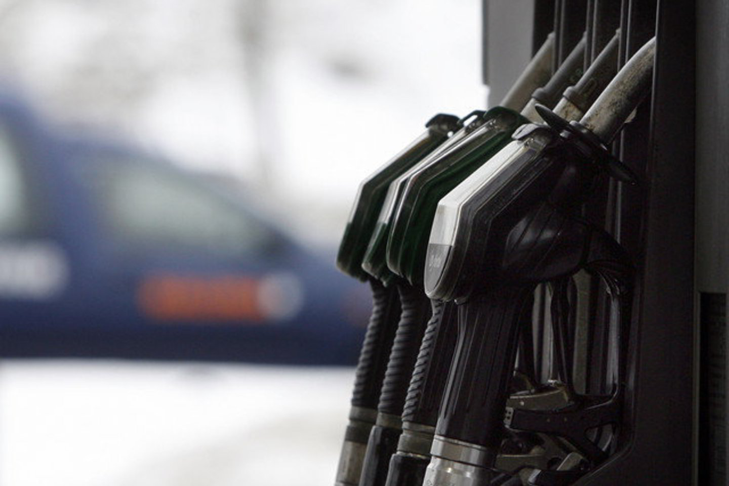 Nuo metų pradžios benzinas Lietuvos degalinėse pabrango 30–40 centų ir artėja prie 4,80 Lt ribos.