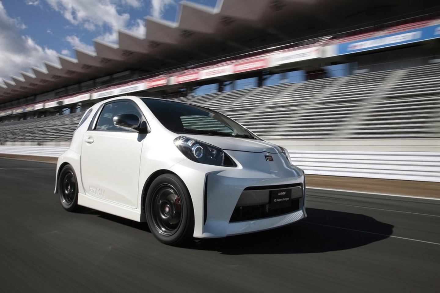 "Toyota" parodoje pristatė koncepcinius pagal užsakymą gaminamus sportinius modelius.