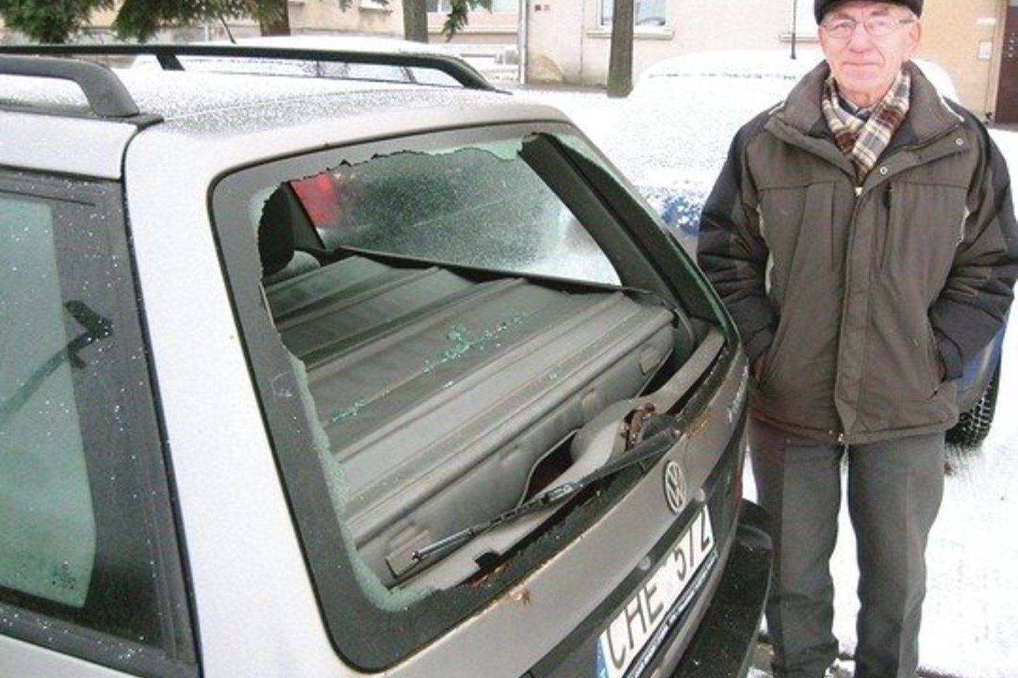 P.Vaitulionis neabejoja, kad Seinuose jo automobilio langą išdaužė ir į vidų vieną zlotą įmetė lenkų nacionalistai.