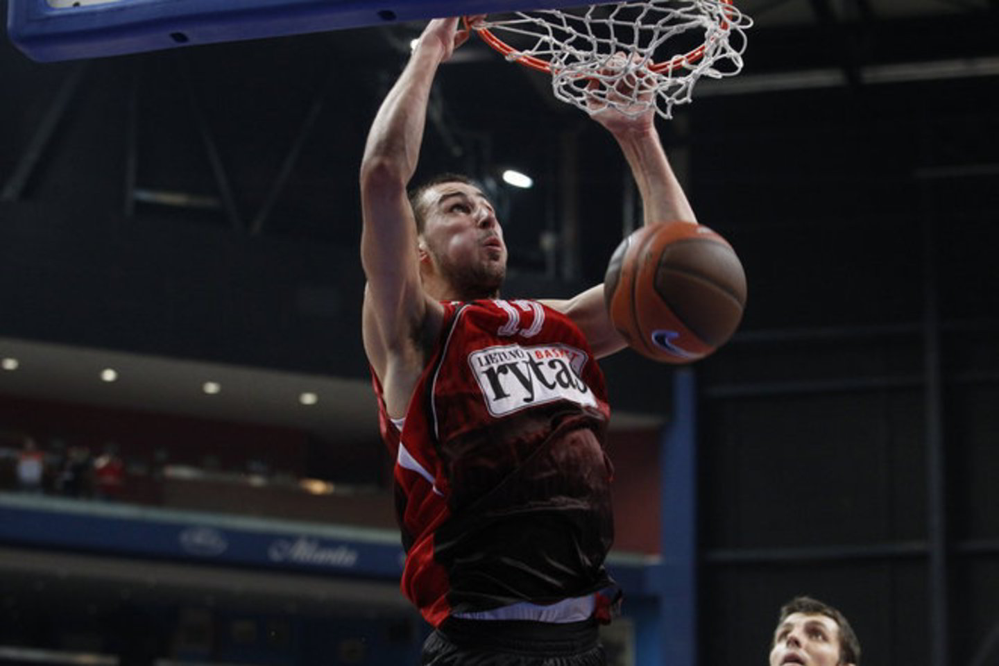 J.Valančiūnas per 32 minutes atliko dvigubą dublį – pelnė 17 taškų (dvitaškiai: 5/8, baudų metimai: 7/10) ir atkovojo 10 kamuolių. Jis taip pat blokavo tris metimus, perėmė kamuolį, triskart suklydo, 4 kartus prasižengė ir surinko 24 naudingumo balus.