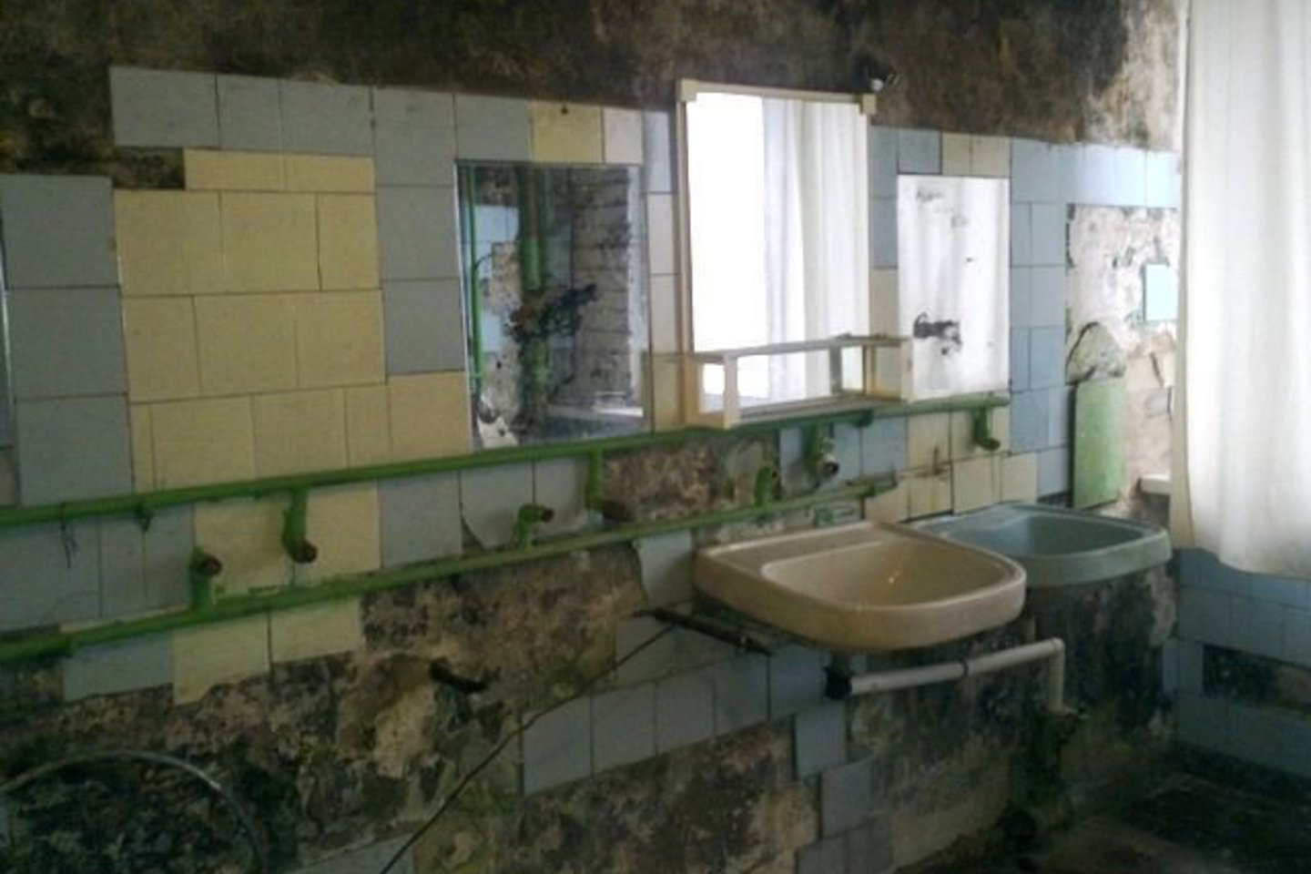 Klaipėdos bendrabutis, kuriame nuo praėjusių metų gegužės dalinai uždarytas kanalizacijos vamzdynas.
