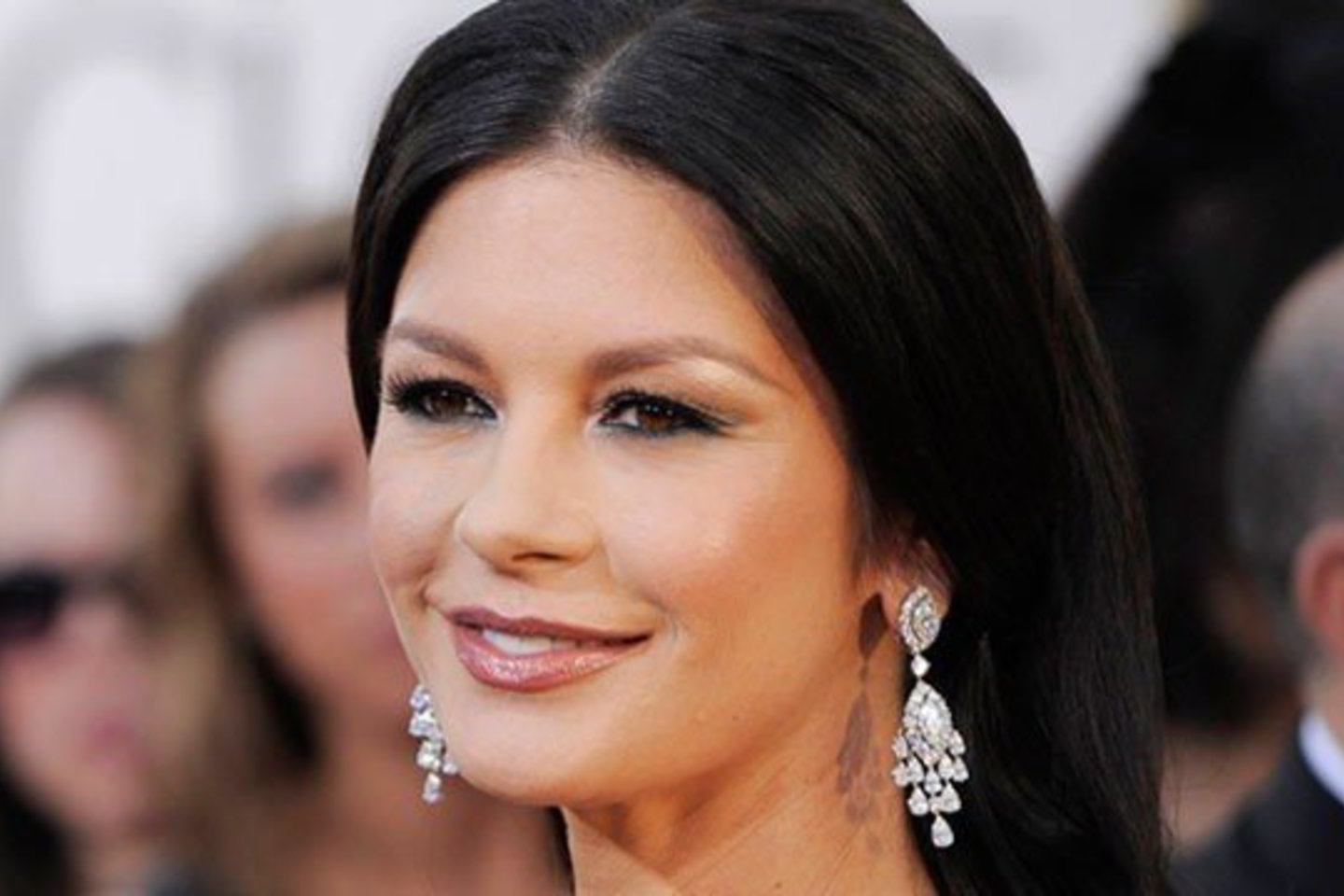 Aktorės Catherine Zeta- Jones atstovas paneigė JAV žiniasklaidoje pasirodžiusius pranešimus, kad žvaigždė laukiasi trečio kūdikio.