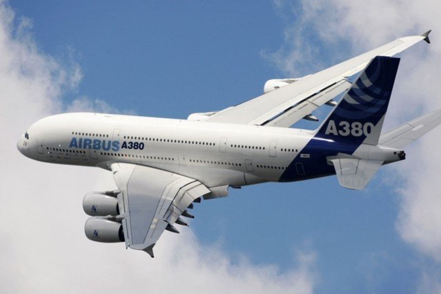 Milžinas A380 pradėtas eksploatuoti 2007 metais. Lėktuvu gali skristi apie 550 keleivių.